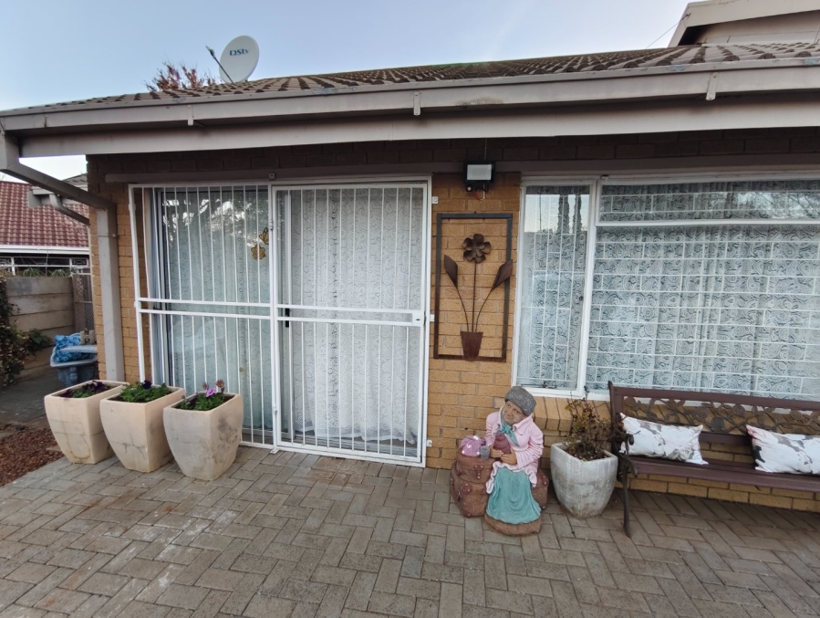 To Let 1 Bedroom Property for Rent in Pellissier Free State